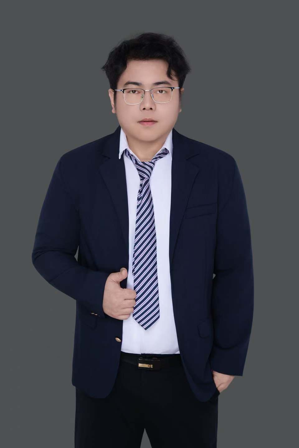 路易老师正式形象照